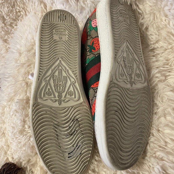 Gucci Ladies Ace GG Gucci Strawberry Print Sneaker - Picture 5 of 6